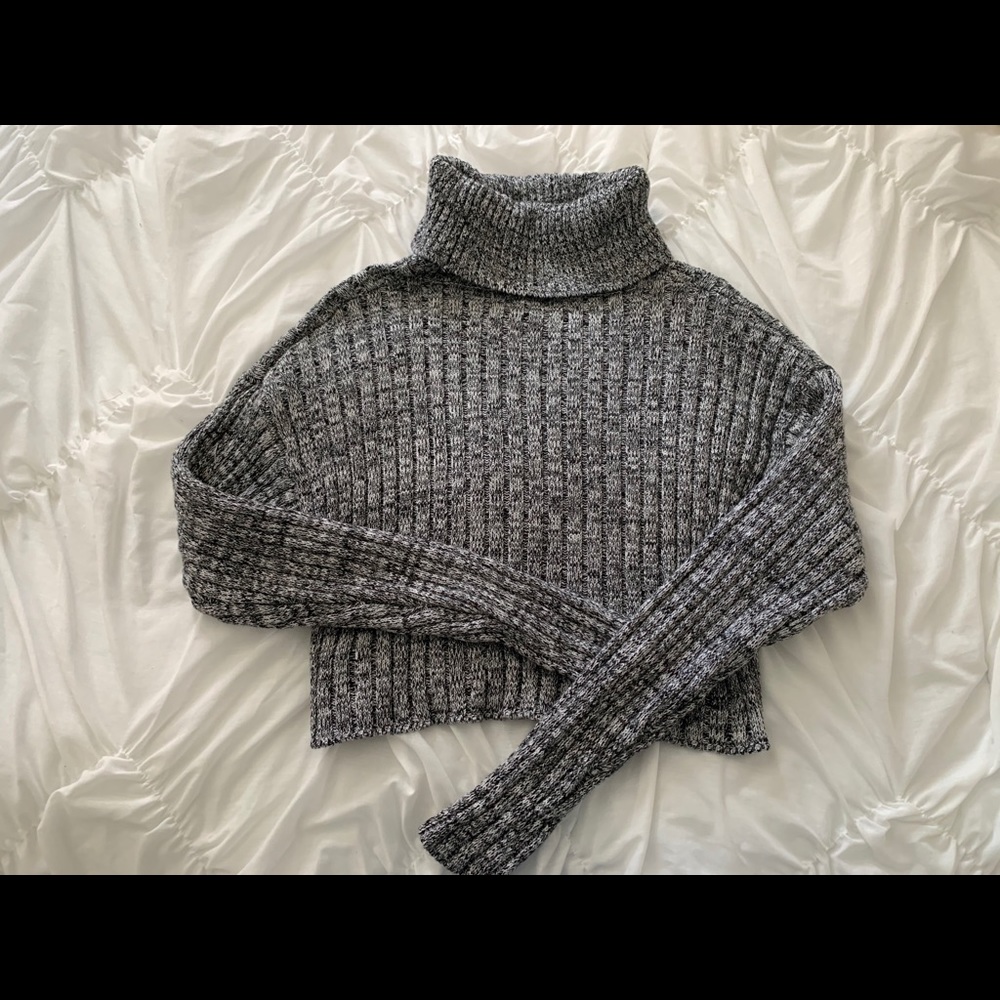 Forever 21 cropped turtleneck Used once